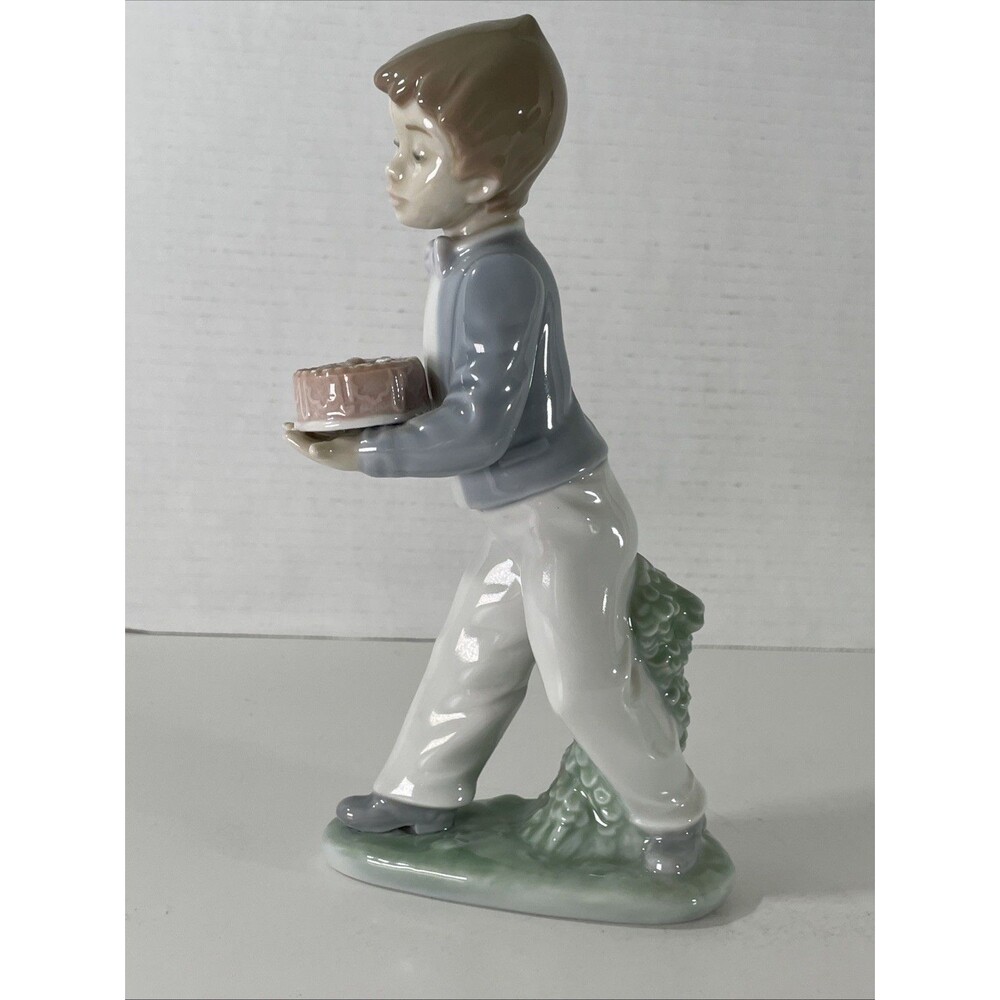 Vintage Lladro Nao #1131 Boy with Cake 1990 Spain 8" Excellent Condition - Picture 4 of 5